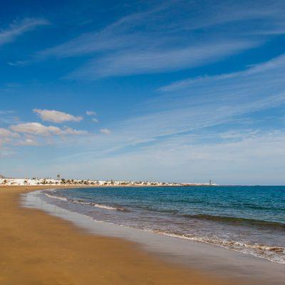 vistas de Playa de Guacimeta lanzarote - Guacimeta Beach, an unthinkable view from the relaxing sand