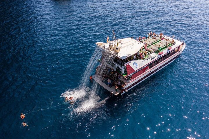 4,5 Hours Catamaran Tour in Tenerife with Royale Delfin to Los Gigantes - 1611  