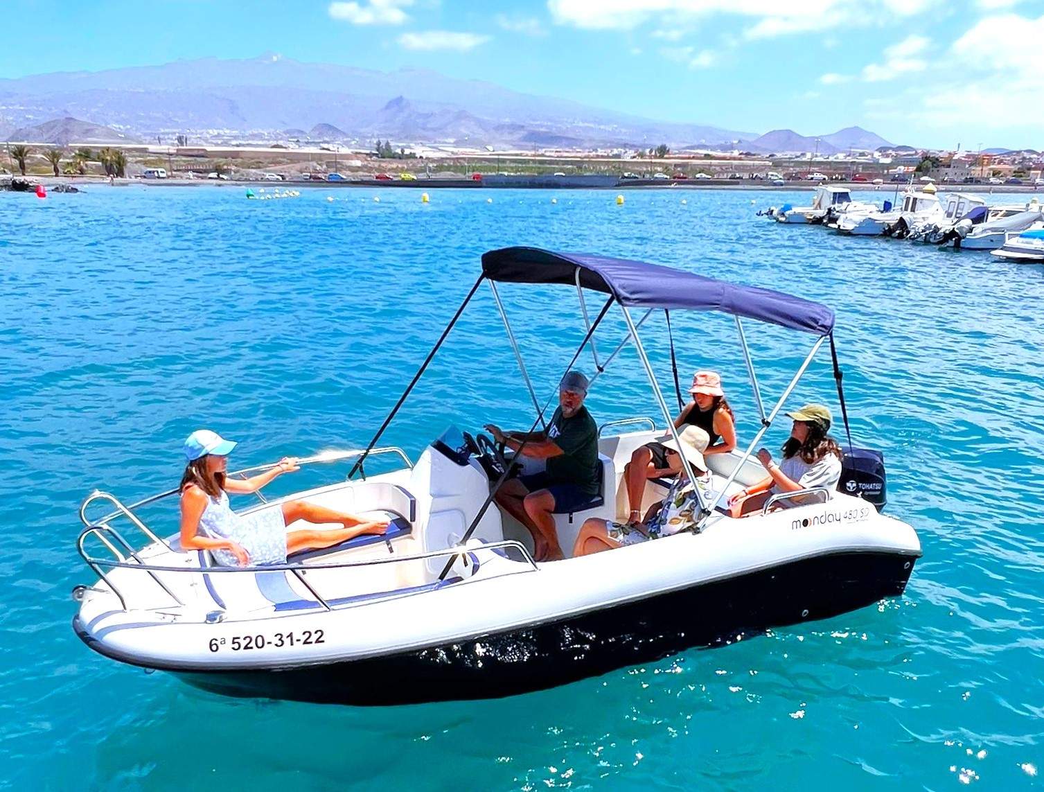Hajóbérlés skipper vagy engedély nélkül Tenerife déli részén 6 fő részére