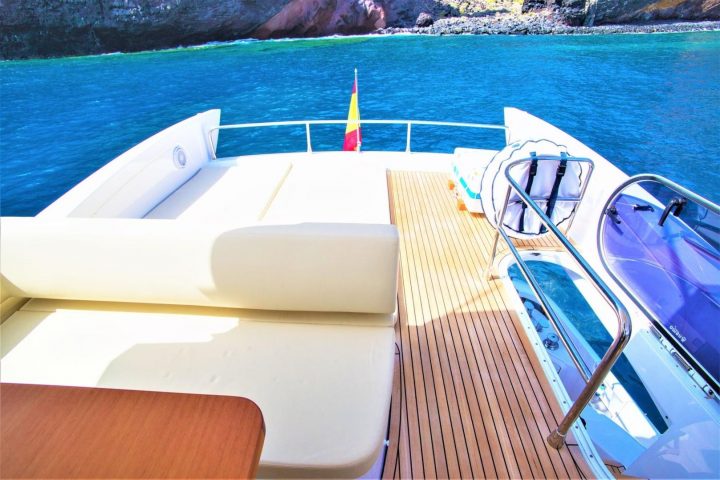 Superb Luxury Yacht Charter in Tenerife with Azimut 60 - 576  