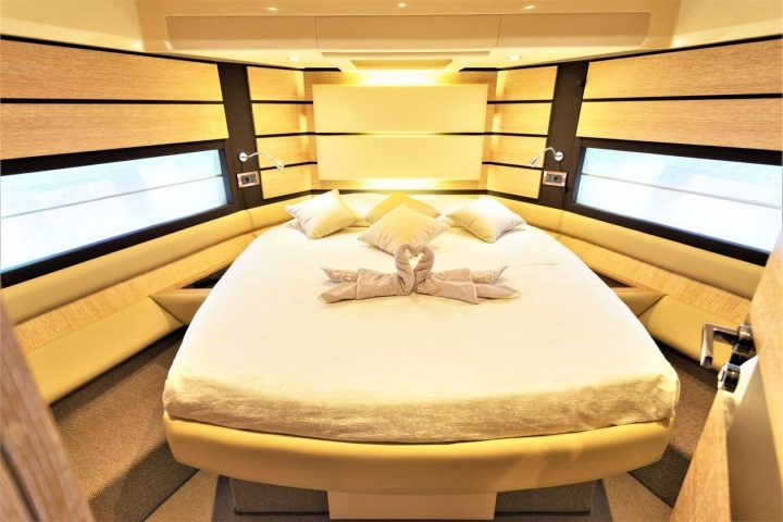 Luxus-Yacht-Charter auf Teneriffa mit Azimut 60 - 577  
