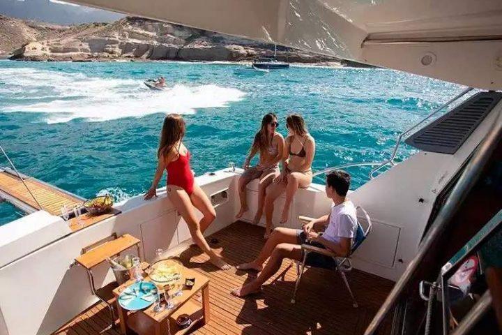 Excursion privada en barco desde Las Galletas en Tenerife Sur con UNIESSE 48 - 15758  