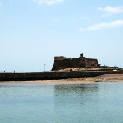 vista del castillo de san gabriel lanzarote - Discover the magic of the Castillo de San Gabriel in Lanzarote
