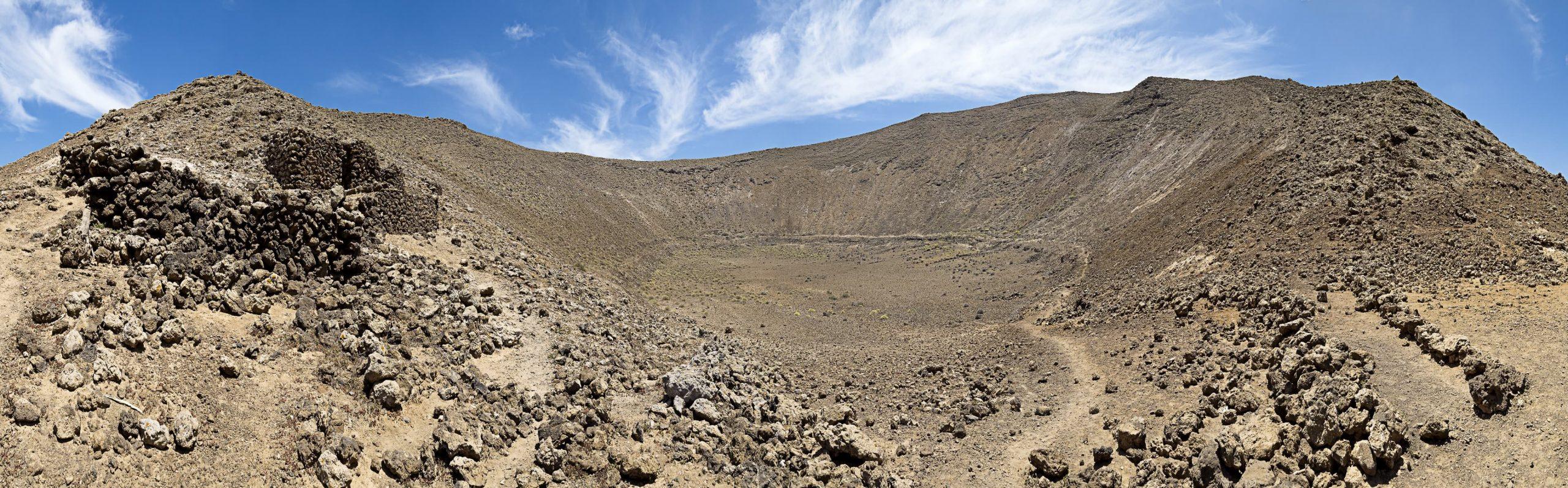 Utforska det vulkaniska undret Caldera Blanca på Lanzarote