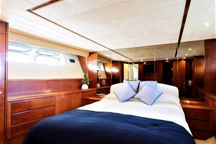 Super luxury yacht charter for up to 12 persons with Superphantom 80 - 8262  
